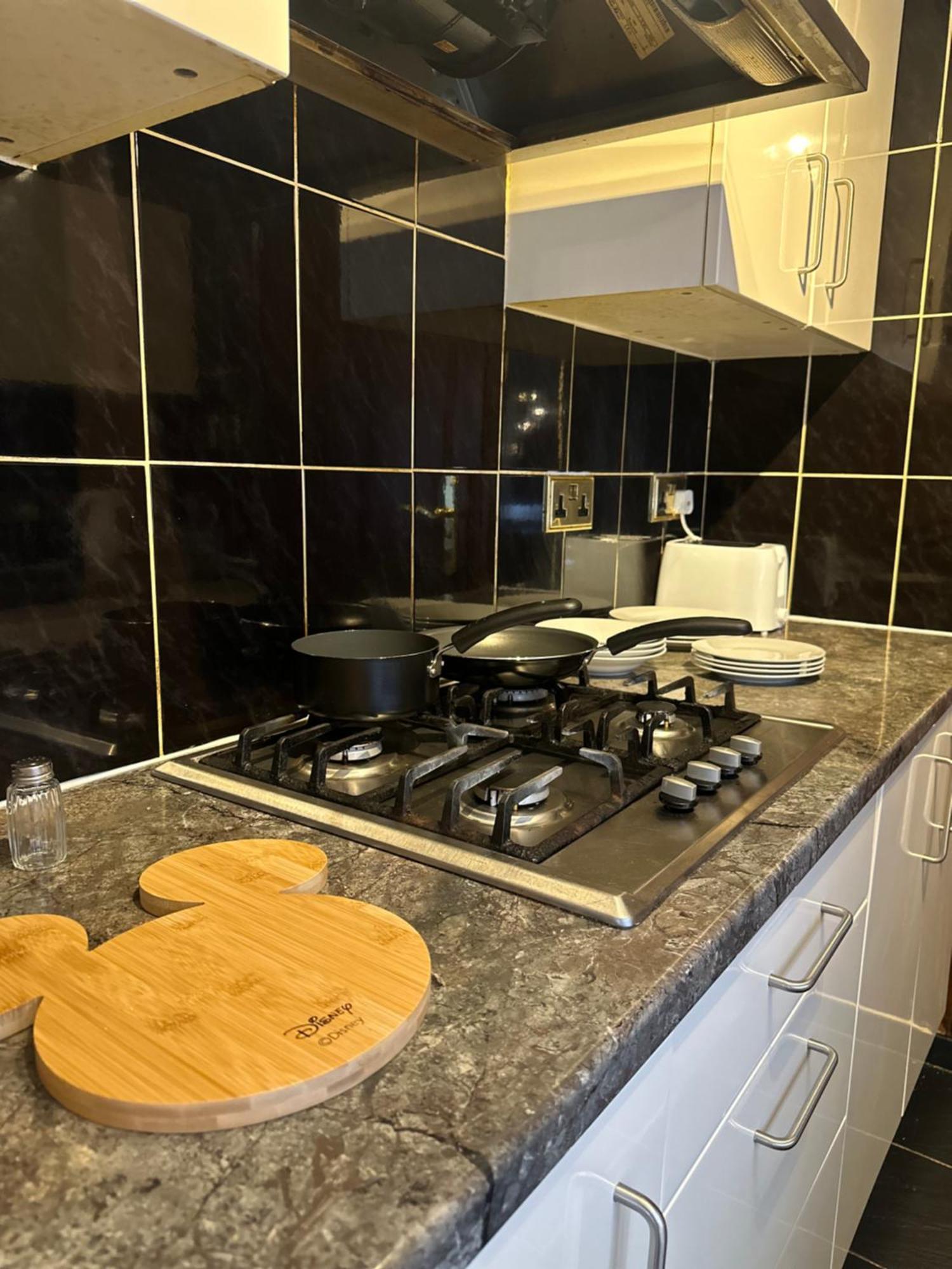 Leavesden Residence - Central - Cosy - Harry Potter ワトフォード エクステリア 写真
